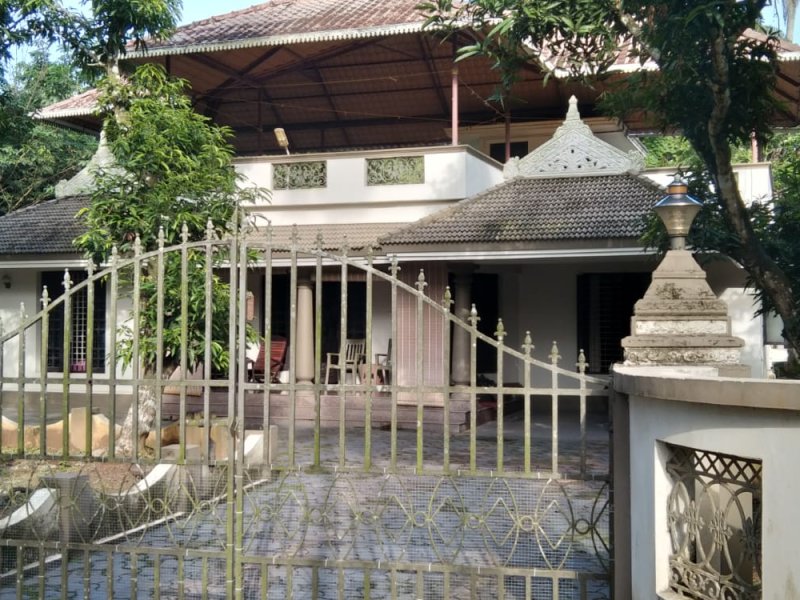 15 cent land with 3BHK house and a spacious parking